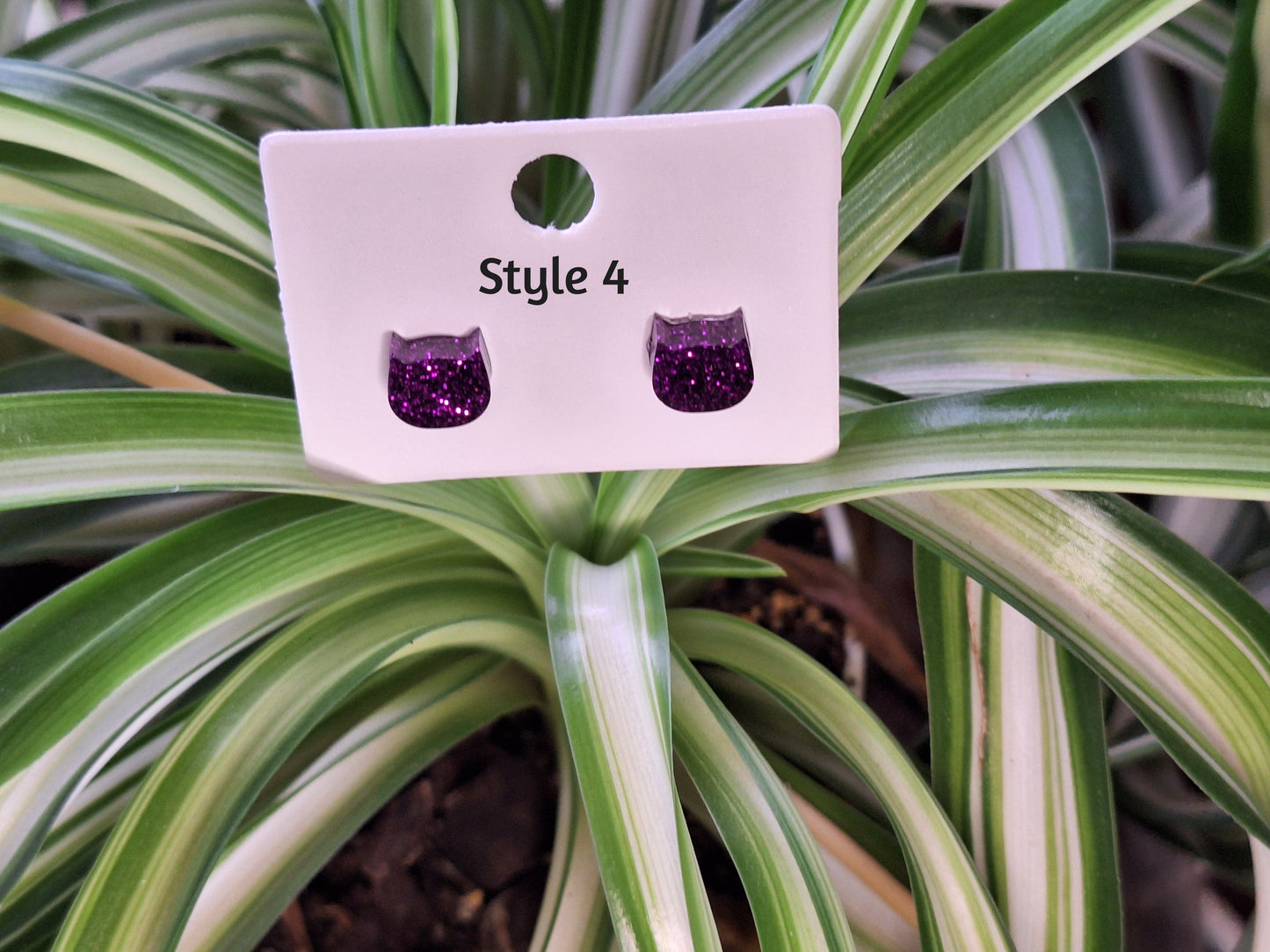 🐾 Glitter Cat Stud Earrings