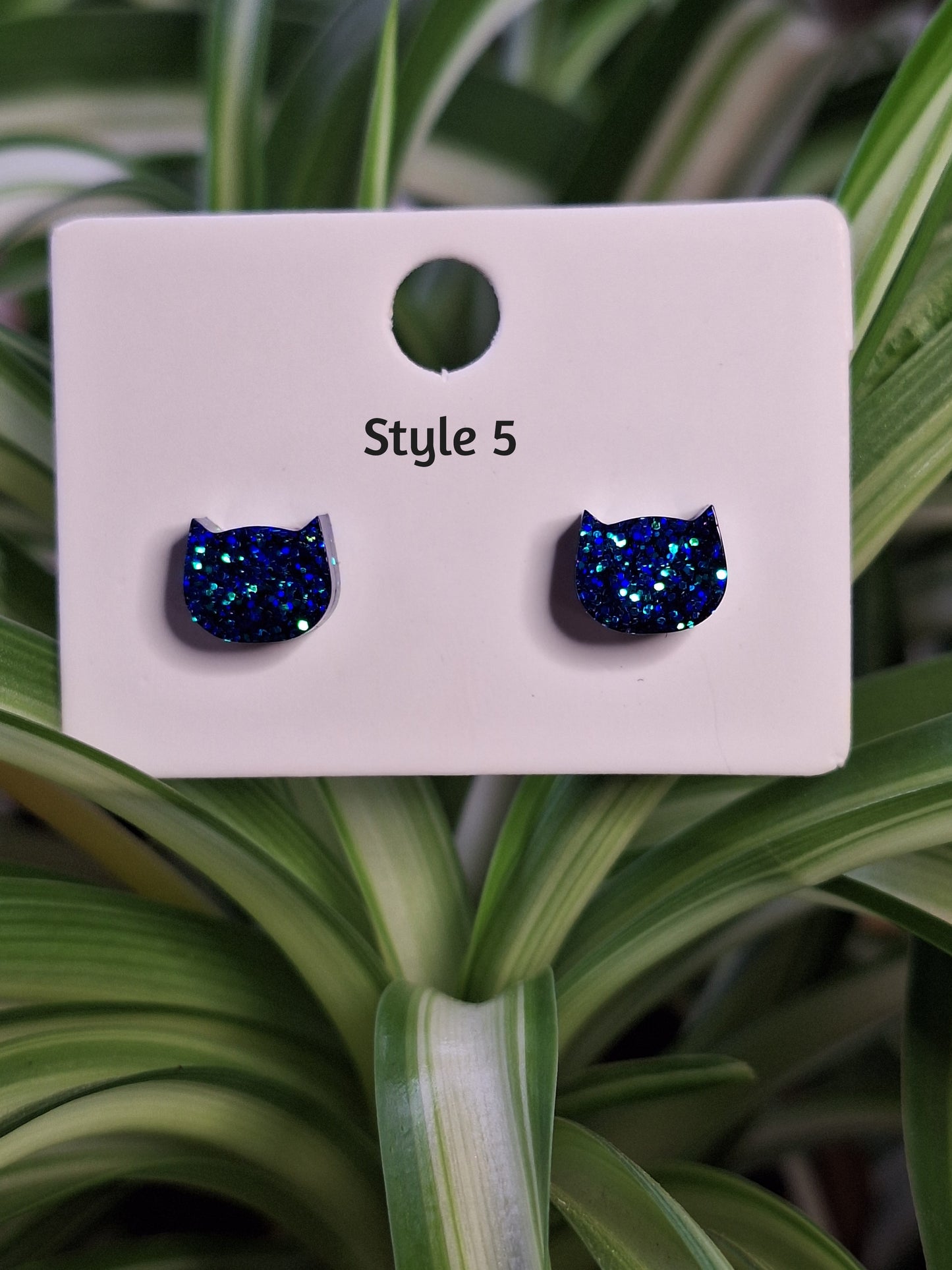 🐾 Glitter Cat Stud Earrings